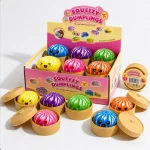 Jucarie Squishy Dumpling 12buc/set 9cm cu Dungi Albe, Engros